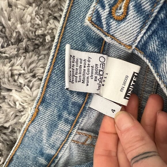 Vintage 1990's Calvin Klein Lightwash High Rise Straight Leg Mom Jeans - Picture 4 of 4